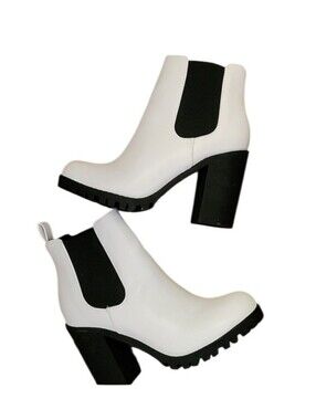 Soda Glove SZ 5.5 Ankle Boots w/Lug Sole Elastic Gore and Chunky Heel